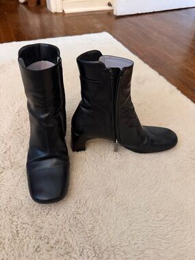 Gucci Black Leather Square-Toe Ankle Boots with Side Zip